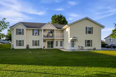 364  Minz Park Cir #5, West Bend, WI 53095 - Photo 1