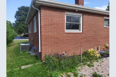8935 N Navajo Rd, Bayside, WI 53217 - Photo 8