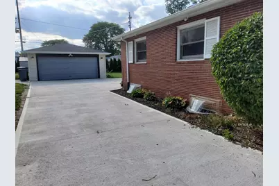 8935 N Navajo Rd, Bayside, WI 53217 - Photo 6