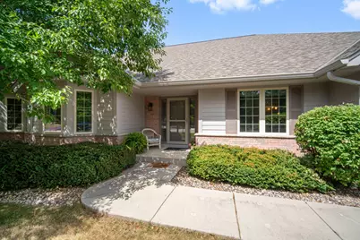 10752 N Oxford Ct, Mequon, WI 53092 - Photo 2