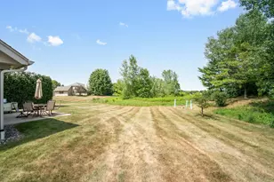 10752 N Oxford Ct, Mequon, WI 53092 - Photo 4