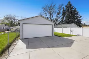2125 N 113th St, Wauwatosa, WI 53226 - Photo 28