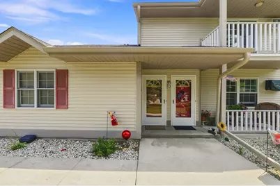 820  Devonshire Ln #C, West Bend, WI 53090 - Photo 2