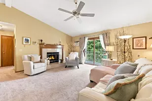 820 Devonshire Ln, West Bend, WI 53090 - Photo 4