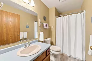 820 Devonshire Ln, West Bend, WI 53090 - Photo 20