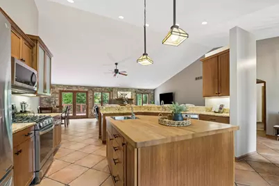 1232  Peregrine Ct, Burlington, WI 53105 - Photo 4