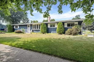 1632 Parkway Dr, Port Washington, WI 53074 - Photo 2