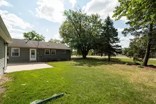 7341 S 37th Pl, Franklin, WI 53132 - Photo 26
