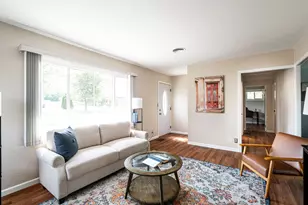 7341 S 37th Pl, Franklin, WI 53132 - Photo 2