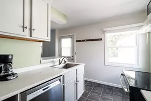 7341 S 37th Pl, Franklin, WI 53132 - Photo 8