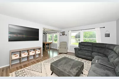 5989  Sugarbush Ln, Greendale, WI 53129 - Photo 4