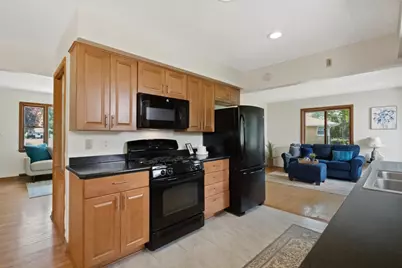 W152N5427  Badger Dr, Menomonee Falls, WI 53051 - Photo 8