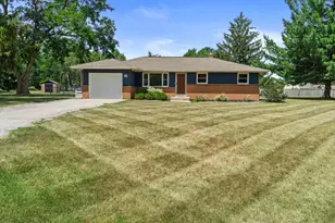W152N5427 Badger Dr, Menomonee Falls, WI 53051 - Photo 2
