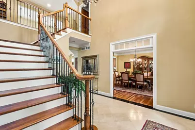 2125  Carriage Hills Dr, Delafield, WI 53018 - Photo 18