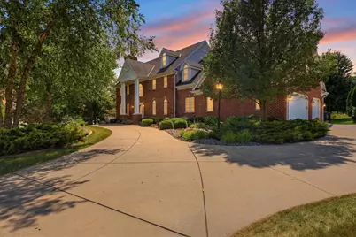 2125  Carriage Hills Dr, Delafield, WI 53018 - Photo 4