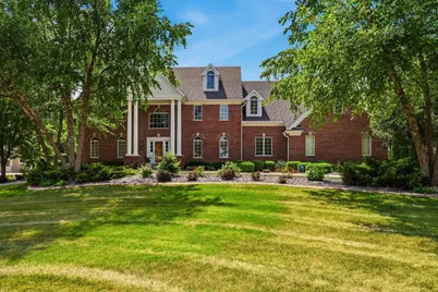 2125  Carriage Hills Dr, Delafield, WI 53018 - Photo 10