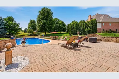 2125  Carriage Hills Dr, Delafield, WI 53018 - Photo 92