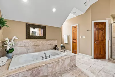 2125  Carriage Hills Dr, Delafield, WI 53018 - Photo 56
