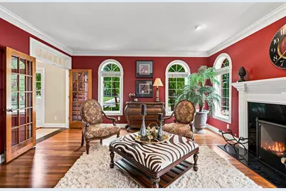 2125  Carriage Hills Dr, Delafield, WI 53018 - Photo 44