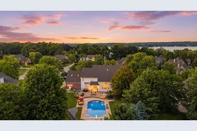 2125  Carriage Hills Dr, Delafield, WI 53018 - Photo 2