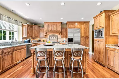 2125  Carriage Hills Dr, Delafield, WI 53018 - Photo 20