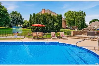 2125  Carriage Hills Dr, Delafield, WI 53018 - Photo 96