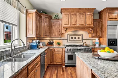2125  Carriage Hills Dr, Delafield, WI 53018 - Photo 24