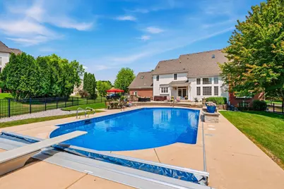 2125  Carriage Hills Dr, Delafield, WI 53018 - Photo 98