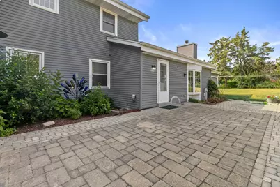 372  Briar Ct, Pewaukee, WI 53072 - Photo 2