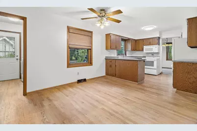 372  Briar Ct, Pewaukee, WI 53072 - Photo 14