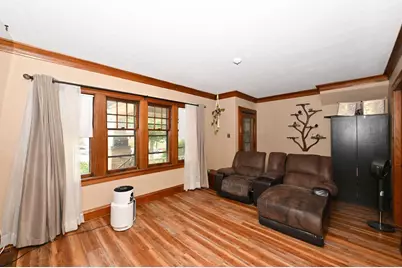 1010 S 58th St, West Allis, WI 53214 - Photo 10