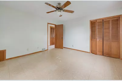 2483 N Newhall Ln, Milwaukee, WI 53211 - Photo 16