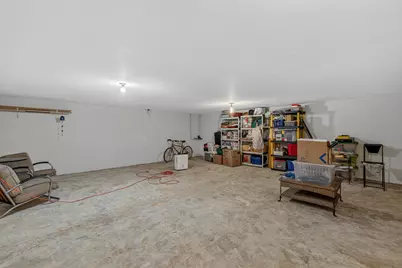 4242 S Ridgewood Ln, Greenfield, WI 53221 - Photo 18