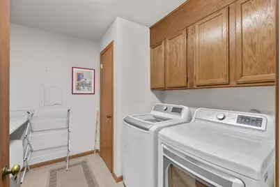 4242 S Ridgewood Ln, Greenfield, WI 53221 - Photo 14