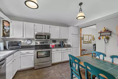 4242 S Ridgewood Ln, Greenfield, WI 53221 - Photo 4