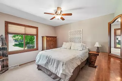 2814  Buckingham Ct, Waukesha, WI 53188 - Photo 24