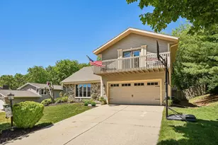 2814 Buckingham Ct, Waukesha, WI 53188 - Photo 2