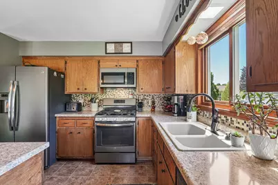 2814  Buckingham Ct, Waukesha, WI 53188 - Photo 10