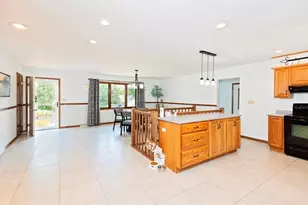401 Oak Ridge Ct, Fort Atkinson, WI 53538 - Photo 12