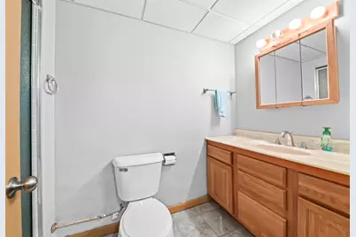 9515 W Hadley St, Milwaukee, WI 53222 - Photo 44