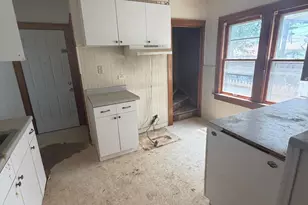 1324 S 77th St, West Allis, WI 53214 - Photo 6