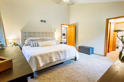 W226N2555  Oakwood Ln, Pewaukee, WI 53186 - Photo 12