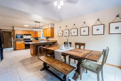 W226N2555  Oakwood Ln, Pewaukee, WI 53186 - Photo 6
