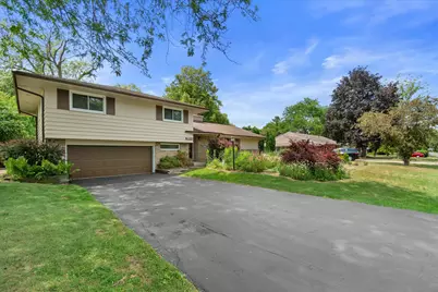 9041 N Rexleigh Dr, Bayside, WI 53217 - Photo 4