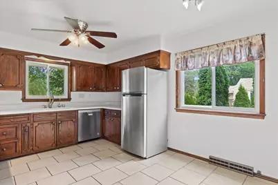 9041 N Rexleigh Dr, Bayside, WI 53217 - Photo 12