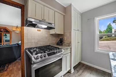 W271N2641  Pear Tree Ln, Pewaukee, WI 53072 - Photo 8