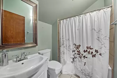 W271N2641  Pear Tree Ln, Pewaukee, WI 53072 - Photo 16