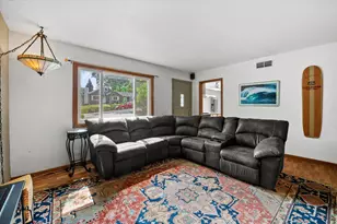 W271N2641 Pear Tree Ln, Pewaukee, WI 53072 - Photo 6