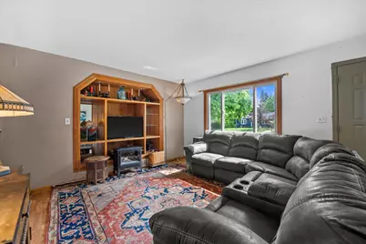 W271N2641  Pear Tree Ln, Pewaukee, WI 53072 - Photo 4
