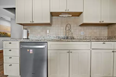 W271N2641  Pear Tree Ln, Pewaukee, WI 53072 - Photo 10